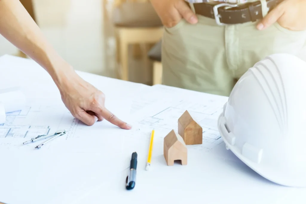 Programas en gestión de obras, BIM/CAD, construcción sostenible y prevención de riesgos.