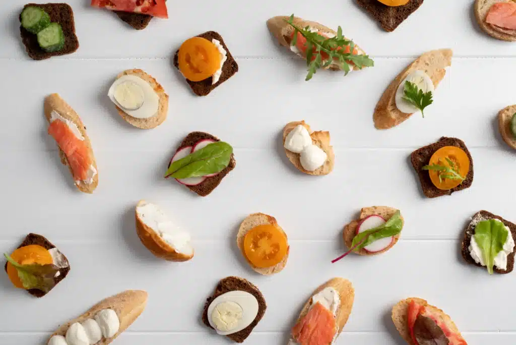 Gastronomía de Andalucía: Estrellas Michelin baratas 8 La-cultura-de-la-tapa-mucho-más-que-comer-de-pie