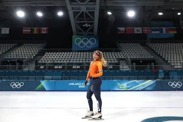 La novia de Jake Paul brilla con un oro olímpico 6 jutta leerdam del equipo de paises posa durante el entrenamiento de los juegos olimpicos de invierno en el estadio de patinaje de velocidad de milan
