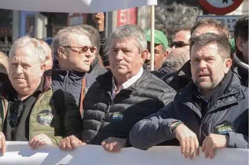 Caso de campo y Luis Planas: Futuro agrario 3 personas manifestacion 1