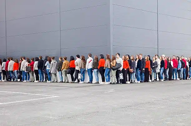 Dentista de la Seguridad Social: 5 tratamientos gratis que te ocultan 9 cola lista de espera, mucha gente