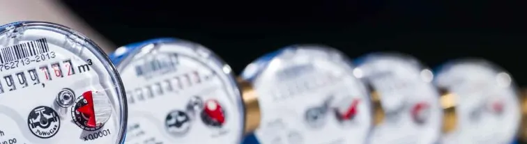 Consumo de agua: el truco número 1 para ahorrar sin esfuerzo 2 varios contadores de agua de aguja en fila