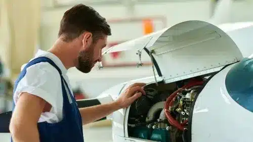 5 Requisitos para trabajar en mantenimiento aeronáutico: Guía paso a paso 2 mantenimiento aeronáutico
