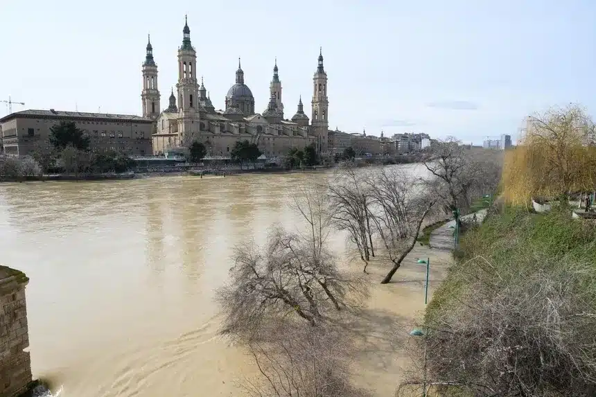 Incendios en España: Las 5 provincias en riesgo 6 Río Ebro en Zaragoza
