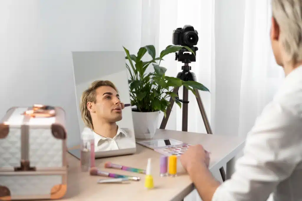 Persona sometiéndose a una asesoría de imagen