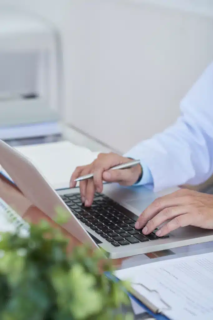 Higienista dental 2026: funciones, competencias y futuro profesional 6 Gestión de historias clínicas