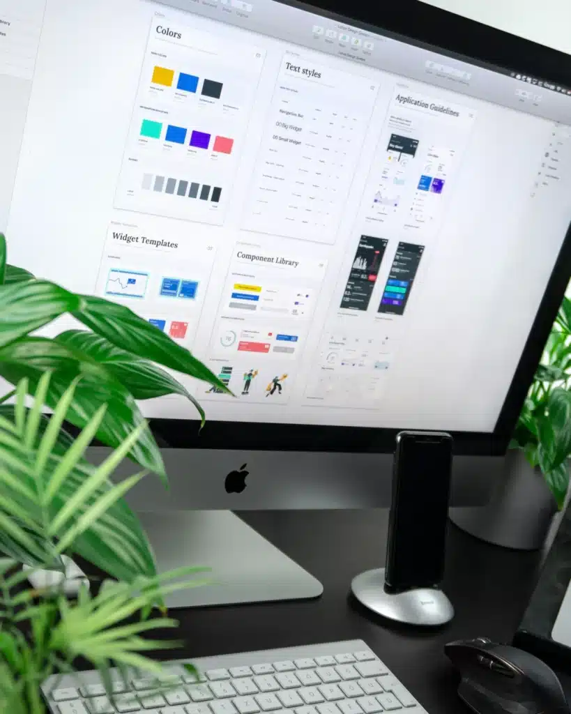Diseño UX UI: 9 principios imprescindibles para crear experiencias digitales 4 trabajando en diseño grafico
