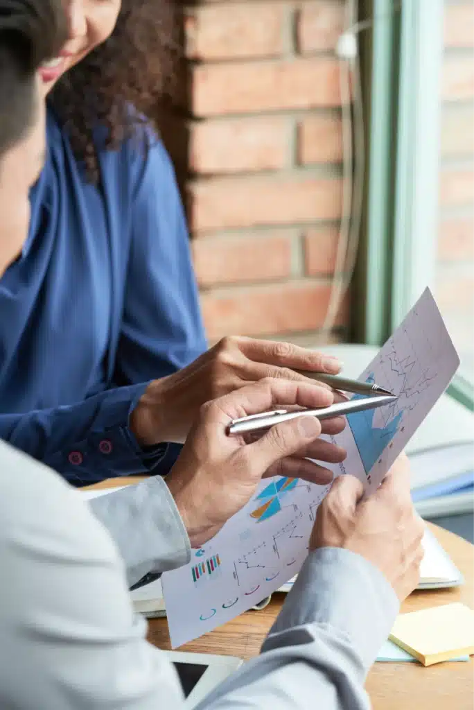 Gestión de ventas 2026: 10 claves imprescindibles para mejorar los resultados comerciales 3 Analizando grafico y métricas