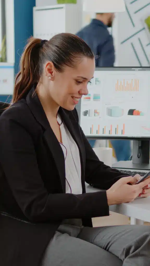 Gestión de ventas 2026: 10 claves imprescindibles para mejorar los resultados comerciales 5 Empresaria gestionando ventas