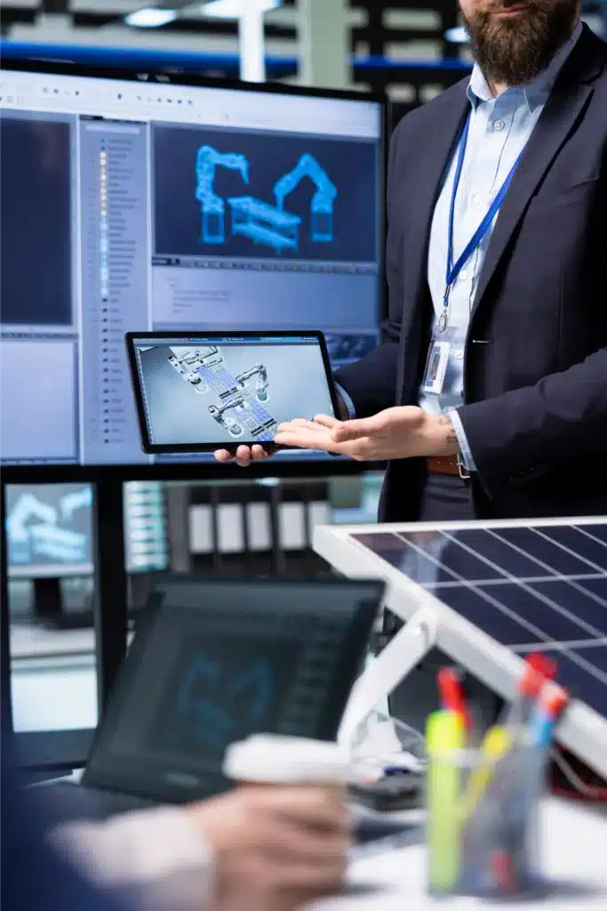 Mantenimiento predictivo: cómo la inteligencia artificial evita averías en la industria 4 Profesional mostrando en una tableta el diseño digital de una línea de producción industrial